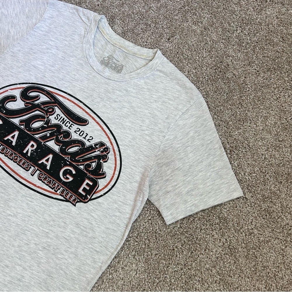 Ford's Garage Womens Small T-Shirt Gray Heather Prime Burgers Craft Beer Graphic - Picture 3 of 6